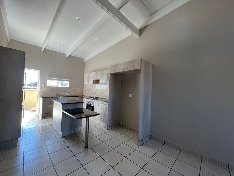 Stunning 2 bedroom residence in prestige Waterbuck Ridge Estate! - Photo 7