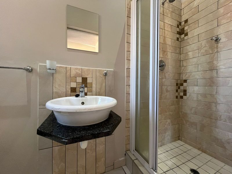 Stunning 2 bedroom residence in prestige Waterbuck Ridge Estate! - Photo 6