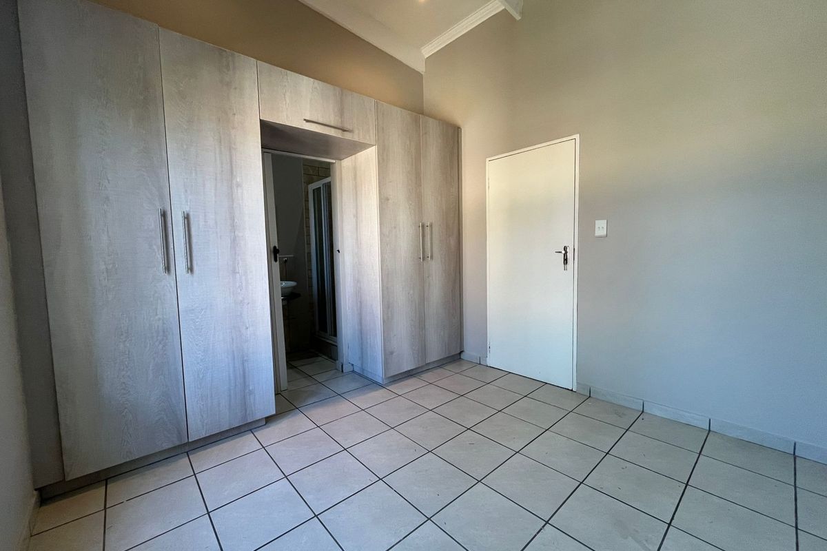 Stunning 2 bedroom residence in prestige Waterbuck Ridge Estate! - Photo 4