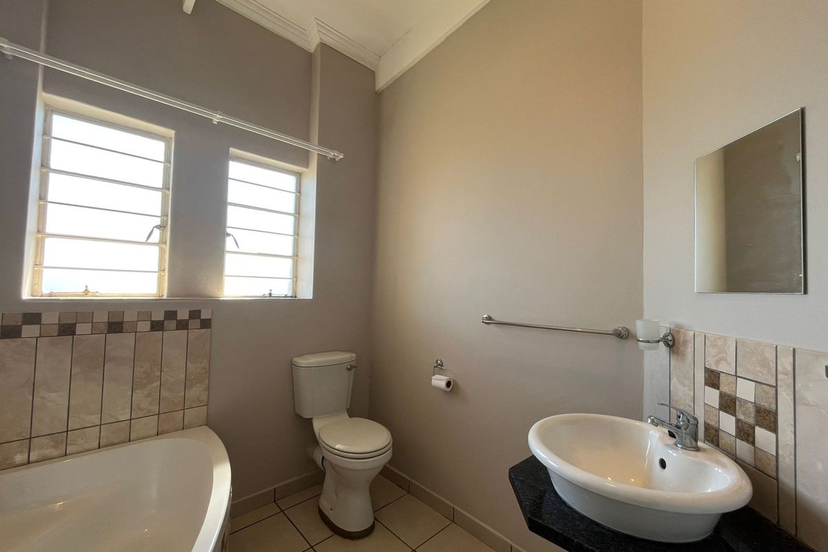 Stunning 2 bedroom residence in prestige Waterbuck Ridge Estate! - Photo 3