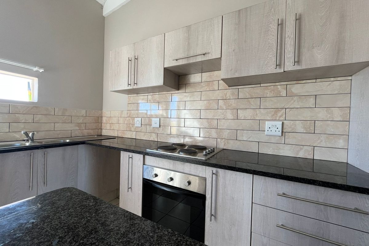 Stunning 2 bedroom residence in prestige Waterbuck Ridge Estate! - Photo 5