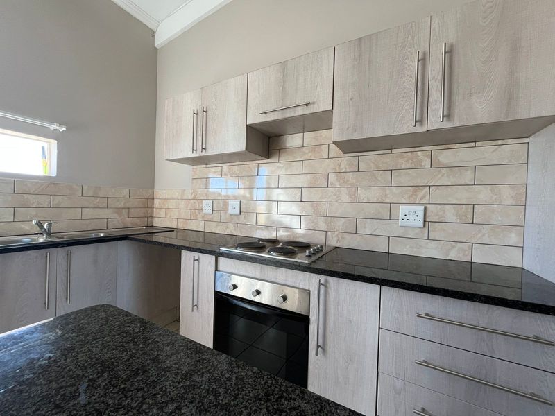 Stunning 2 bedroom residence in prestige Waterbuck Ridge Estate! - Photo 5