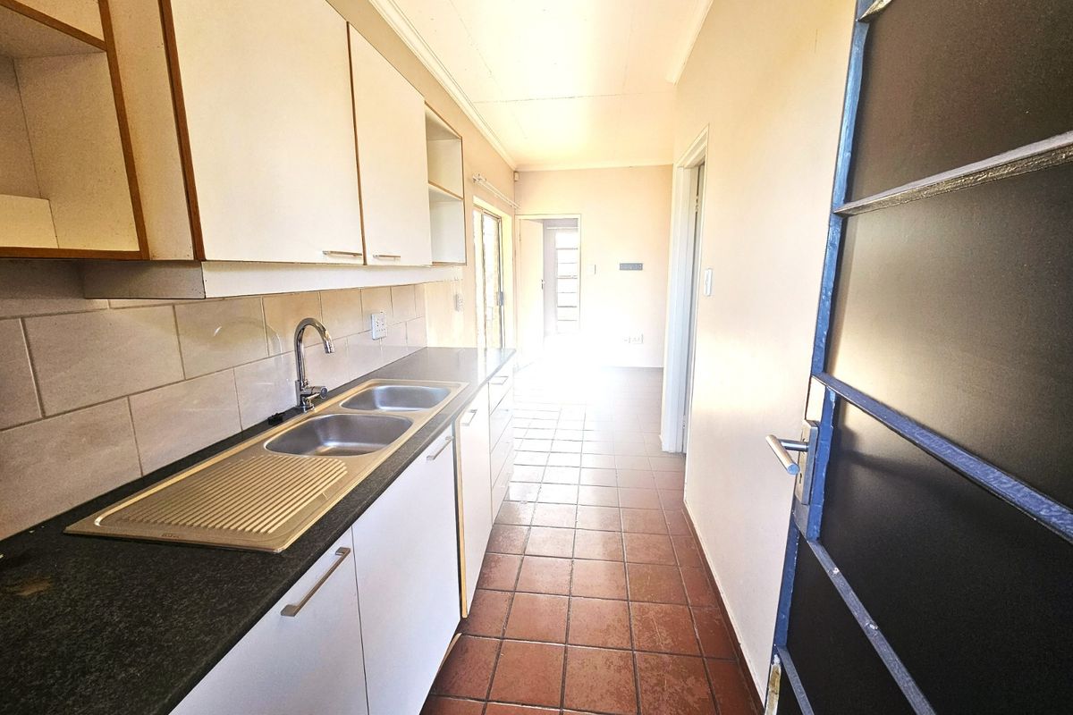 Apartment For Sale In Rustenburg - Photo 2