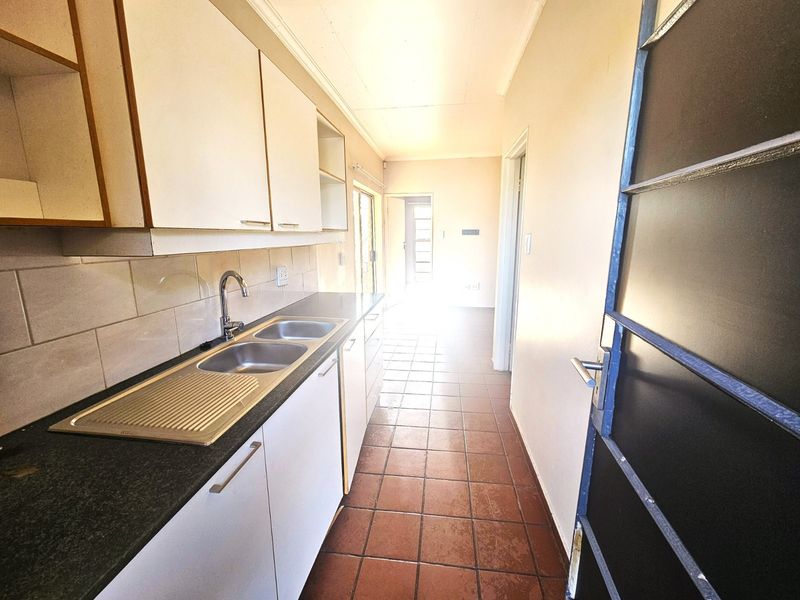 Apartment For Sale In Rustenburg - Photo 2