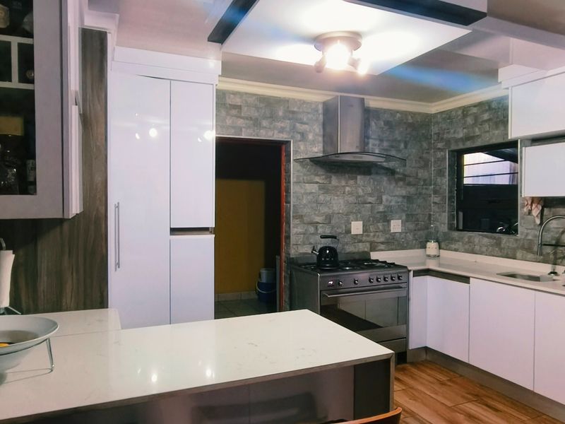 House For Sale In Rustenburg - Photo 2