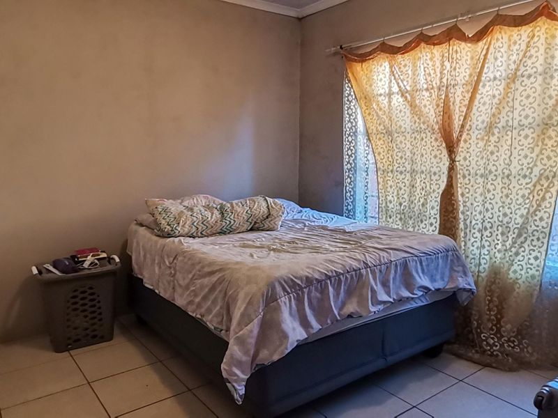 Apartment For Sale In Rustenburg - Photo 8