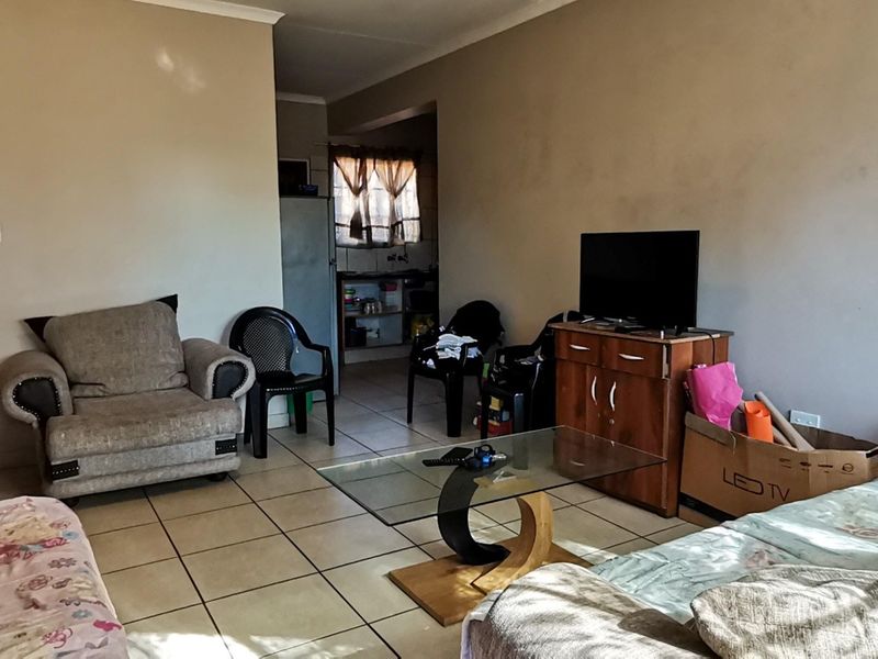 Apartment For Sale In Rustenburg - Photo 4