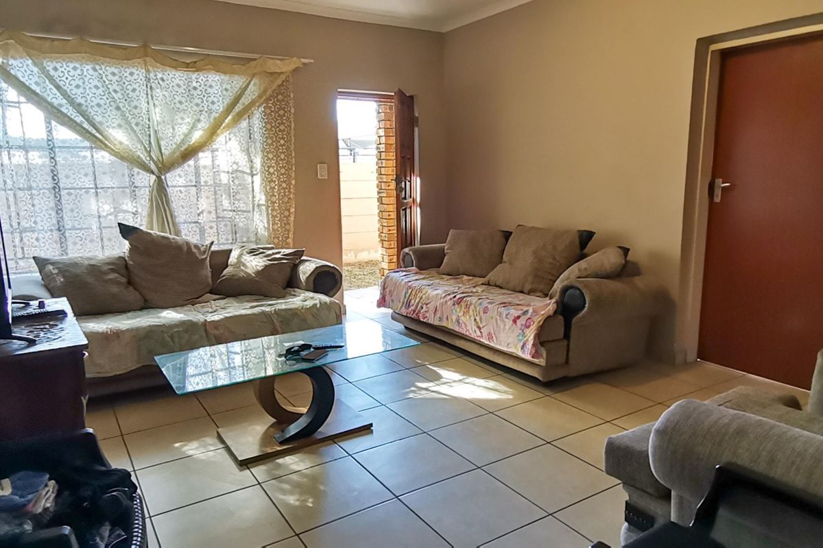 Apartment For Sale In Rustenburg - Photo 5