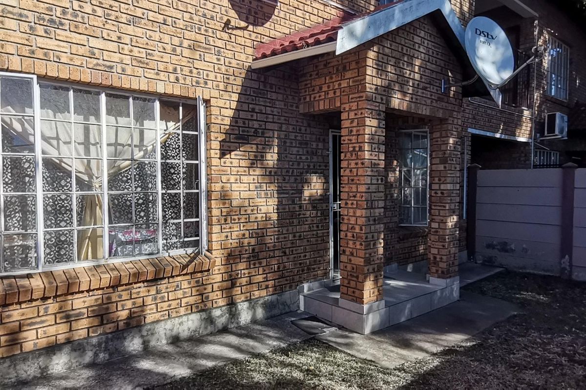 Apartment For Sale In Rustenburg - Photo 2