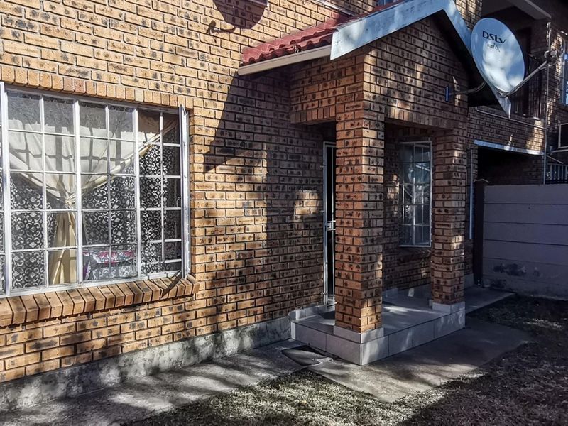 Apartment For Sale In Rustenburg - Photo 2