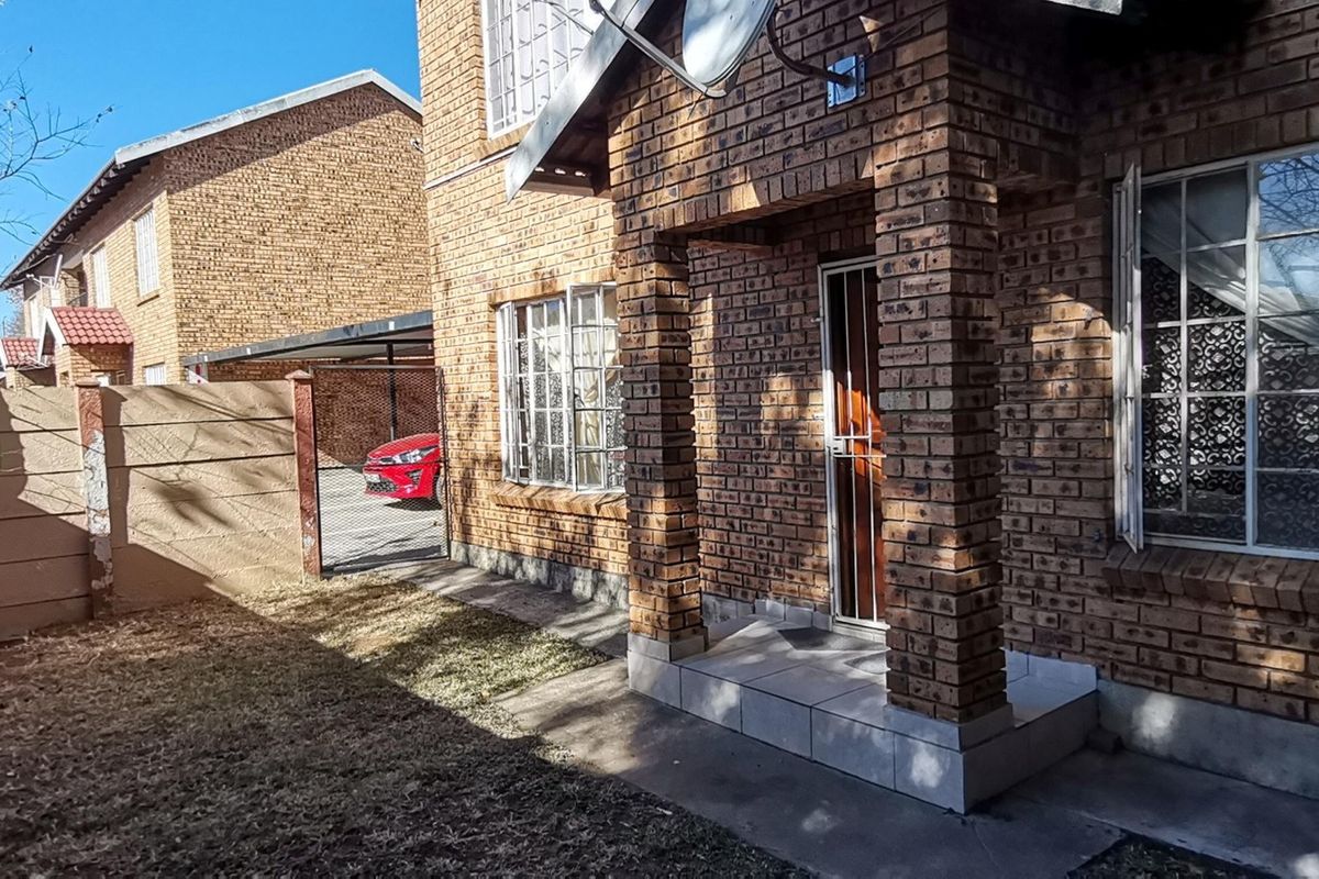Apartment For Sale In Rustenburg - Photo 3