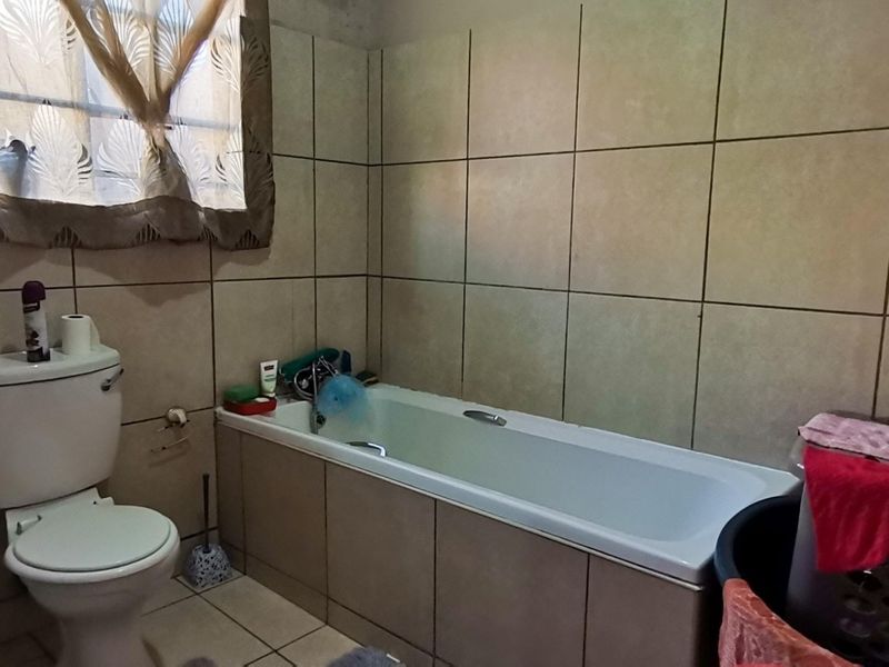 Apartment For Sale In Rustenburg - Photo 10