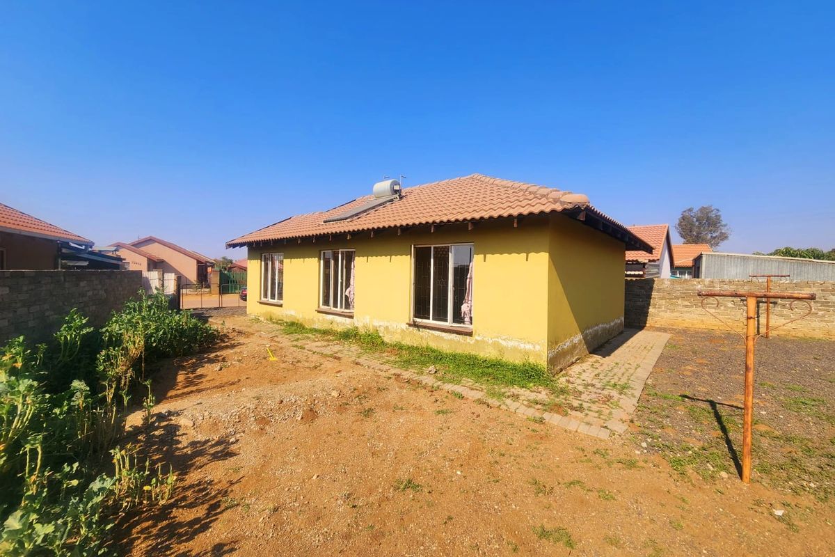 House For Sale In Rustenburg - Photo 2