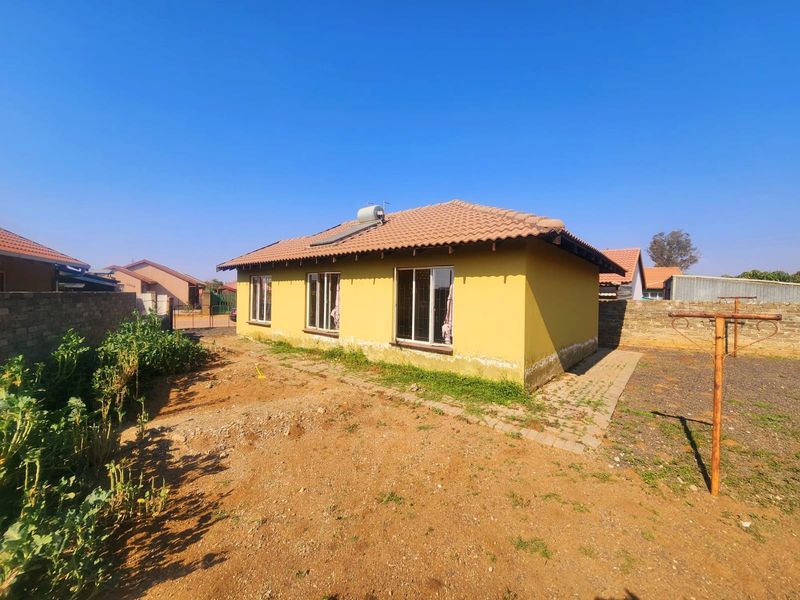 House For Sale In Rustenburg - Photo 2