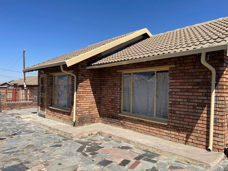 House For Sale In Rustenburg - Photo 2