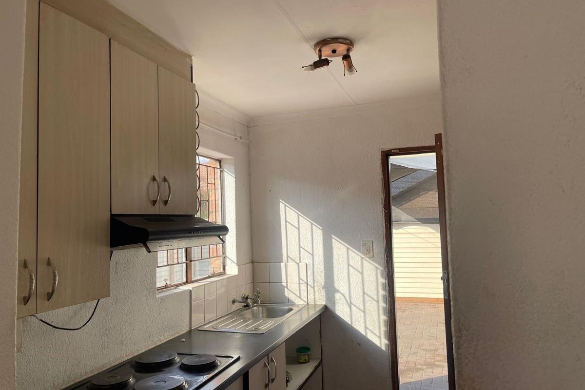 House Pending Sale In Rustenburg - Photo 5