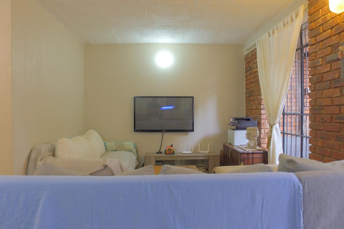 Duplex For Sale In Rustenburg - Photo 4