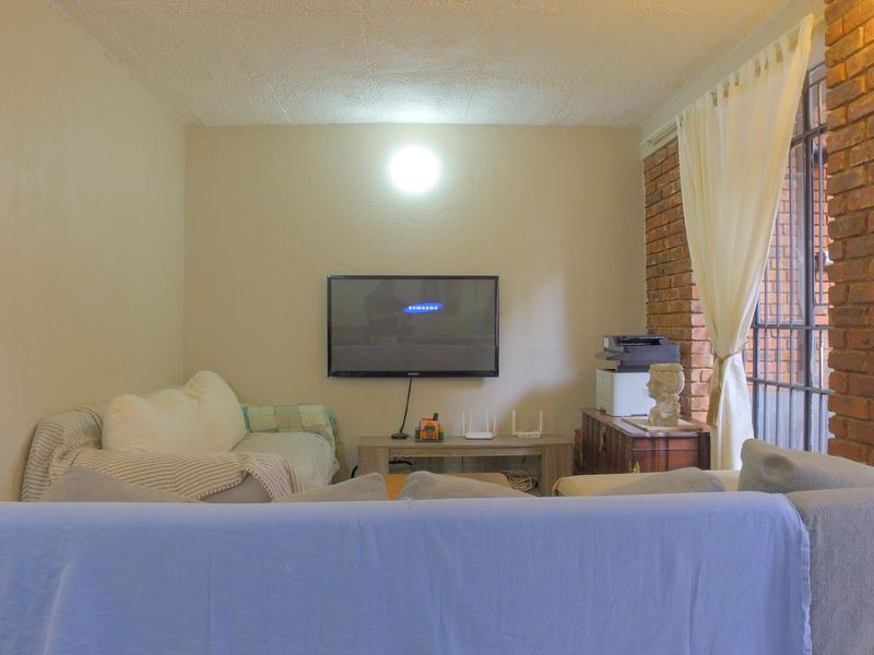 Duplex For Sale In Rustenburg - Photo 4