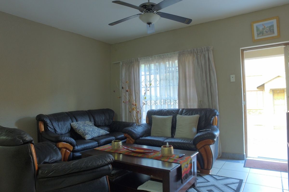 Apartment For Sale In Rustenburg - Photo 4