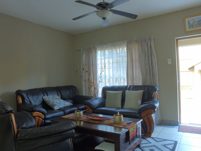 Apartment For Sale In Rustenburg - Photo 4