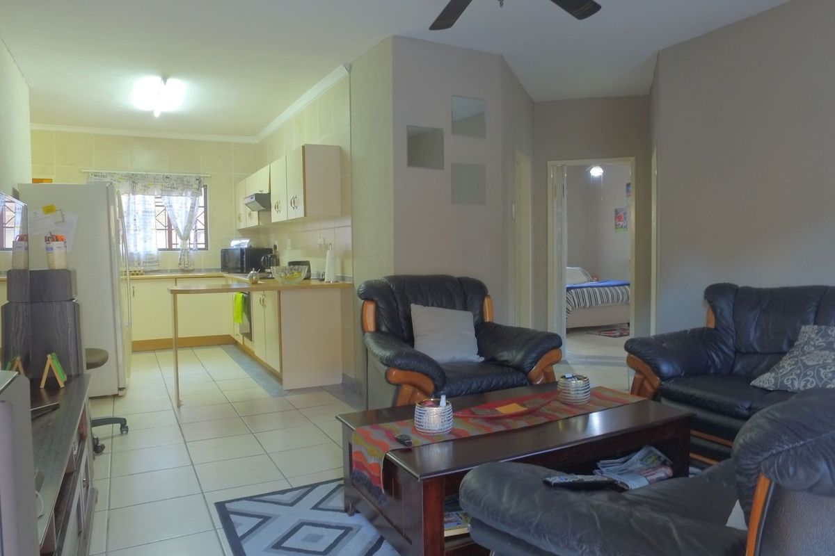 Apartment For Sale In Rustenburg - Photo 3