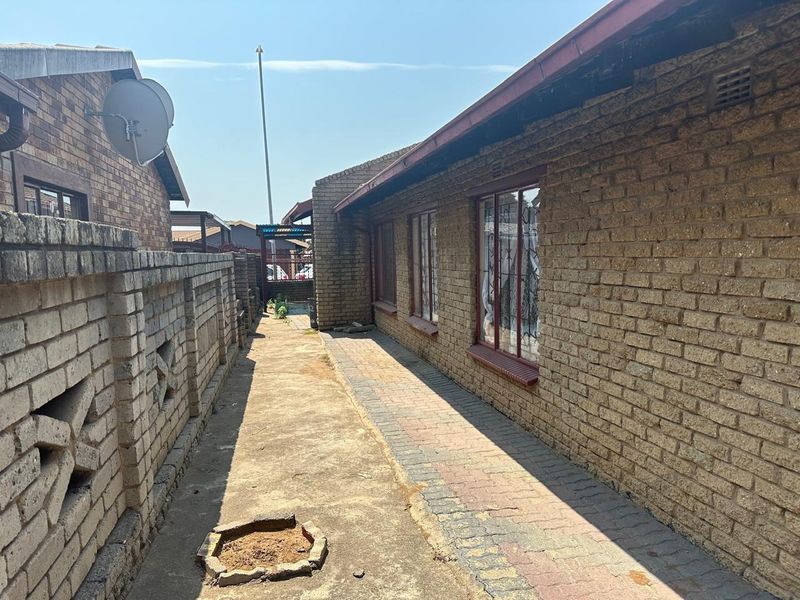 House For Sale In Rustenburg - Photo 10