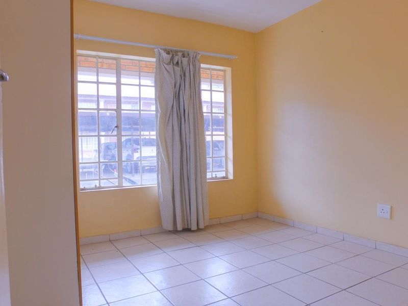 Apartment For Sale In Rustenburg - Photo 8