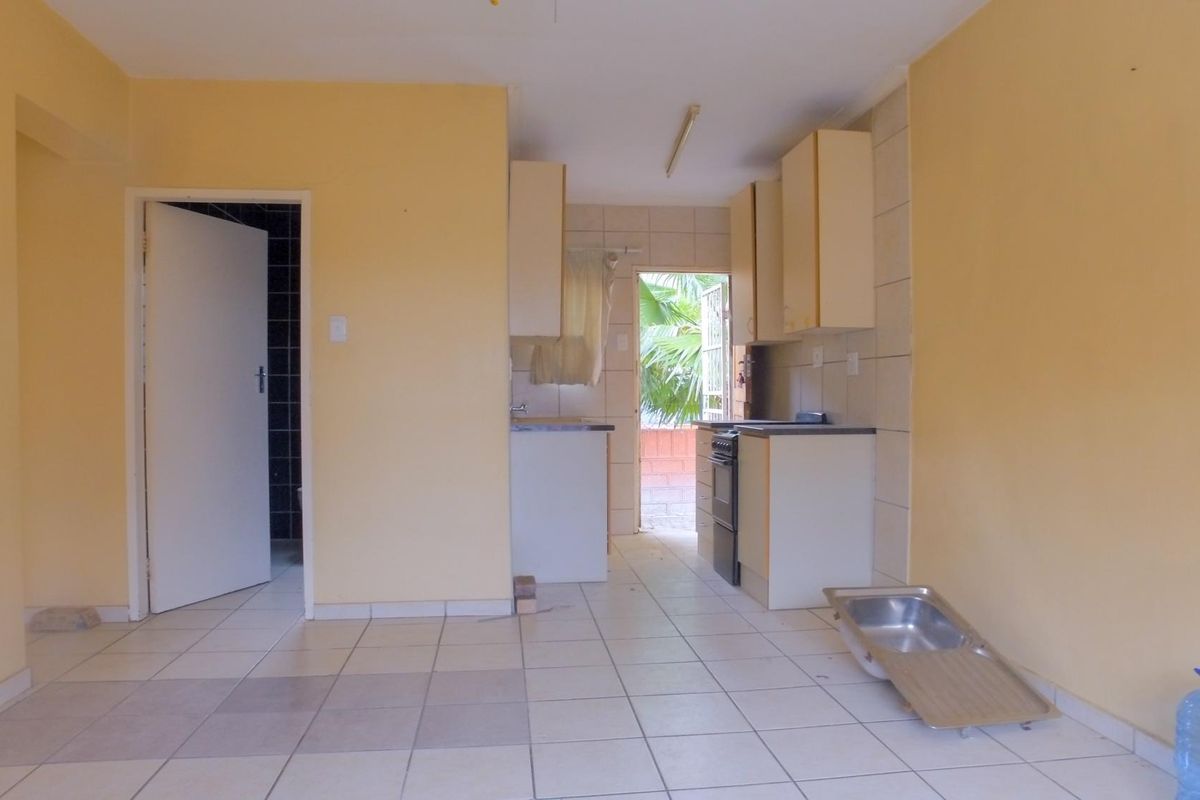 Apartment For Sale In Rustenburg - Photo 2