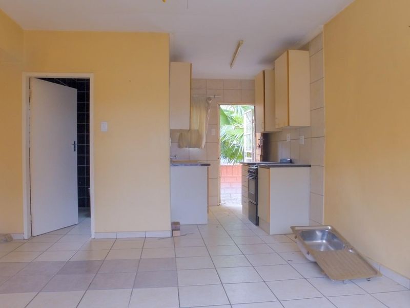 Apartment For Sale In Rustenburg - Photo 2