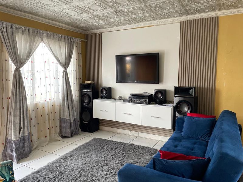 House For Sale In Rustenburg - Photo 10