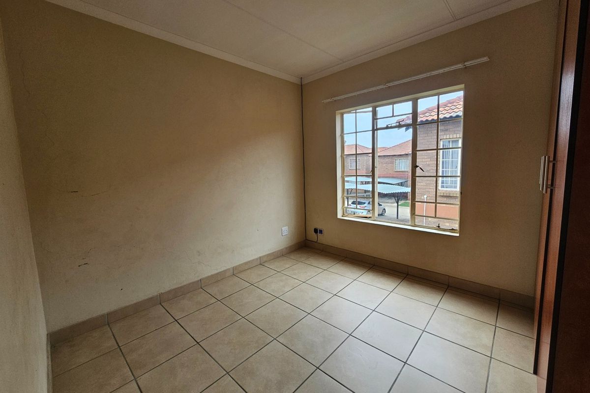 Welcome to Woodridge Park Estate! - Photo 5