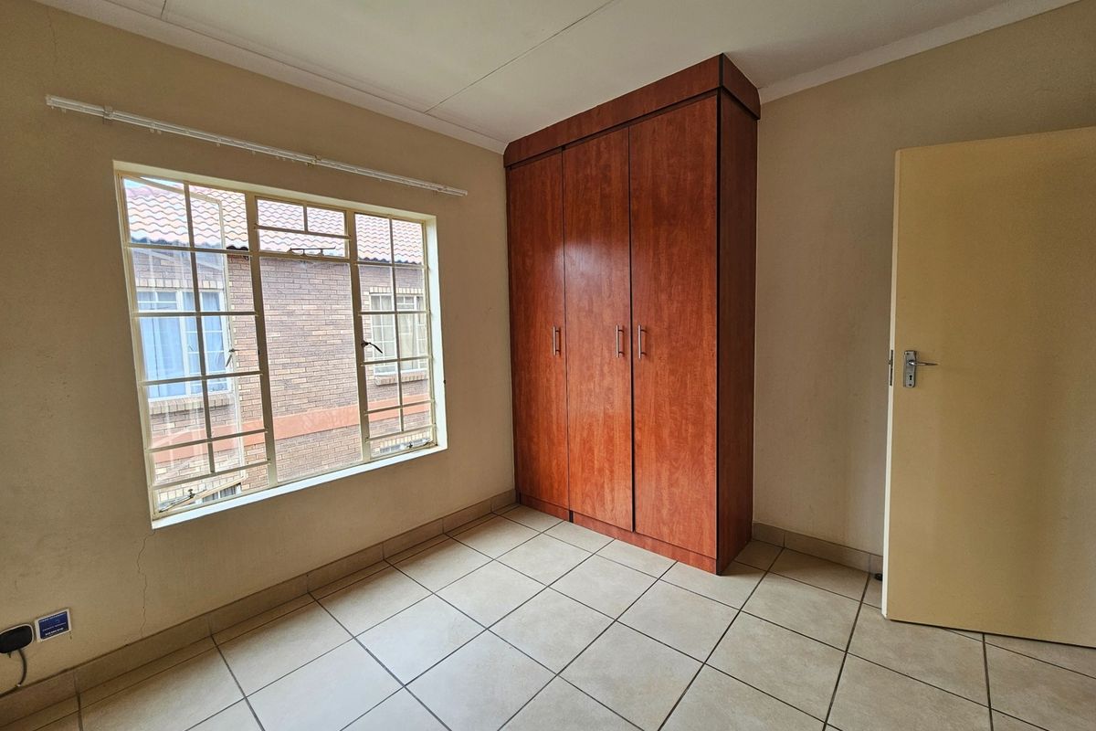 Welcome to Woodridge Park Estate! - Photo 4