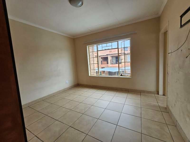 Welcome to Woodridge Park Estate! - Photo 9