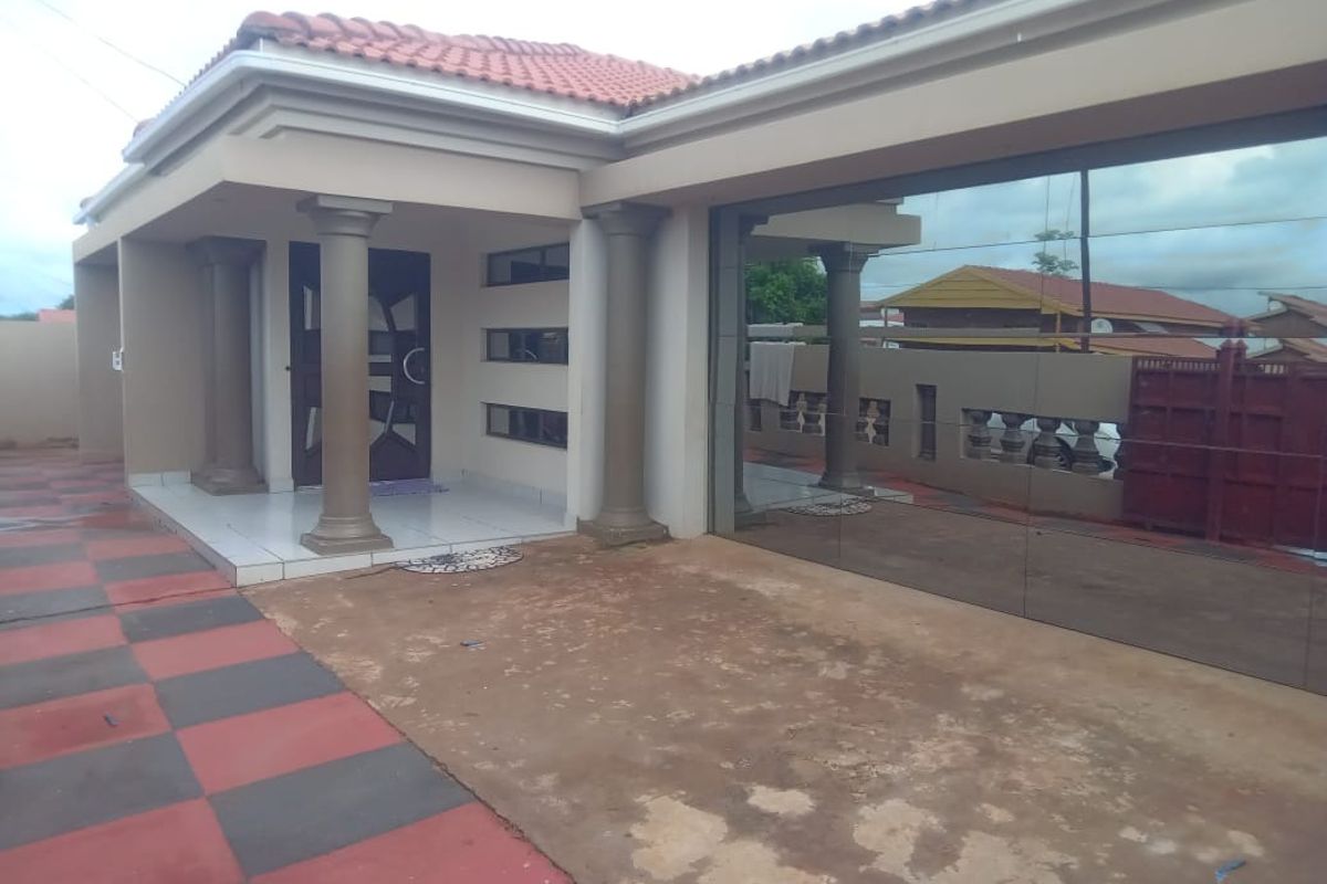 House For Sale In Northam - Photo 2