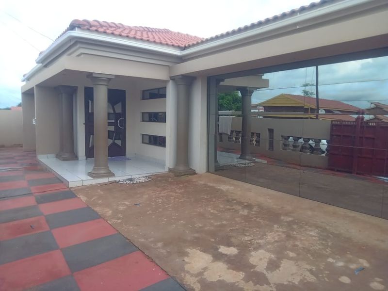 House For Sale In Northam - Photo 2