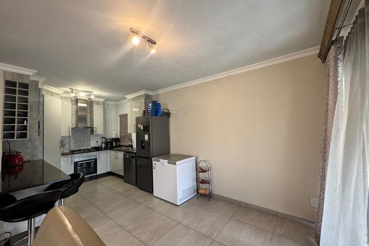 Duplex For Sale In Rustenburg - Photo 4