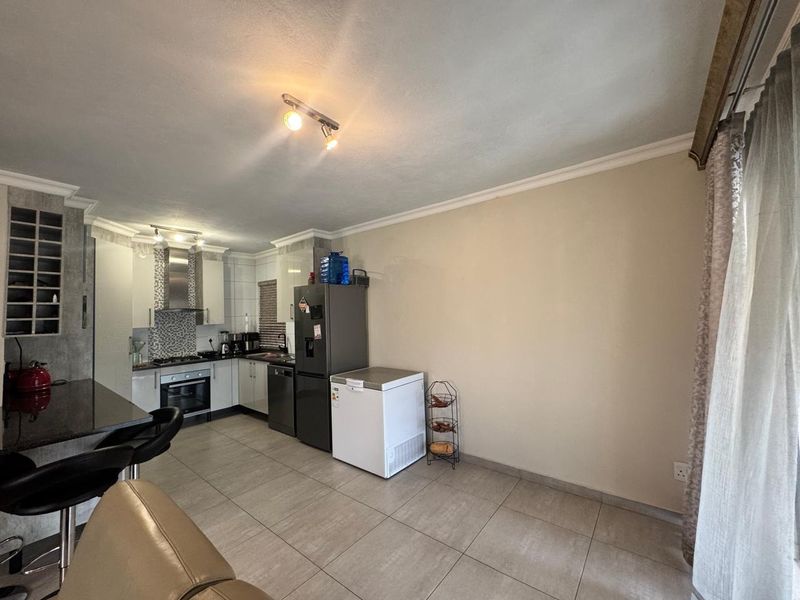 Duplex For Sale In Rustenburg - Photo 4