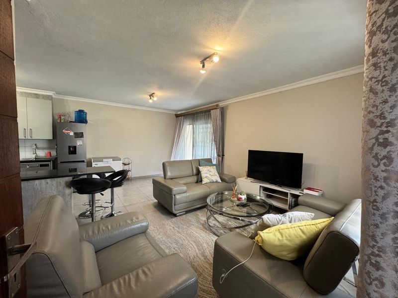 Duplex For Sale In Rustenburg - Photo 6