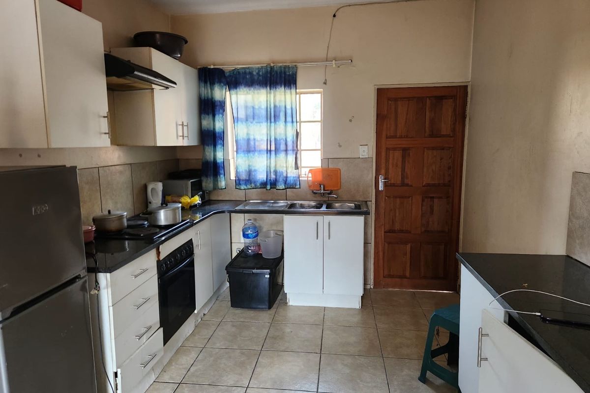 Apartment For Sale In Rustenburg - Photo 2