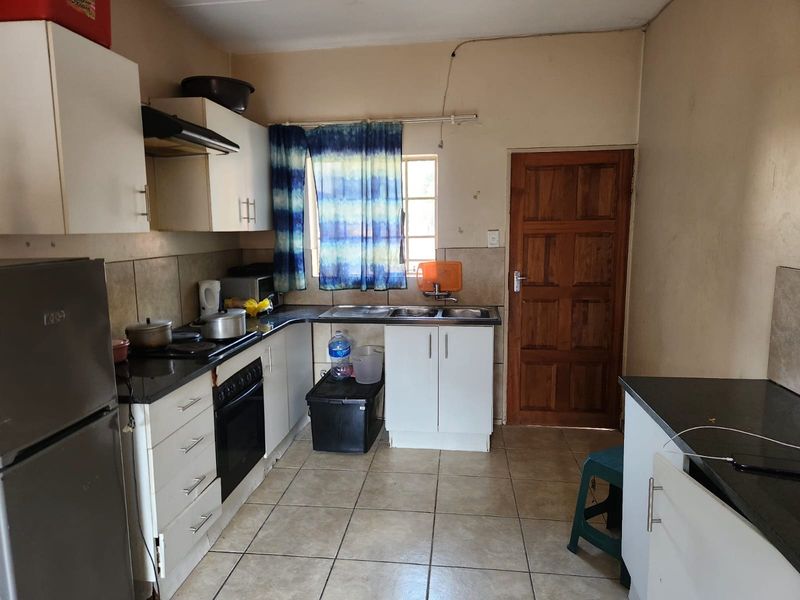 Apartment For Sale In Rustenburg - Photo 2