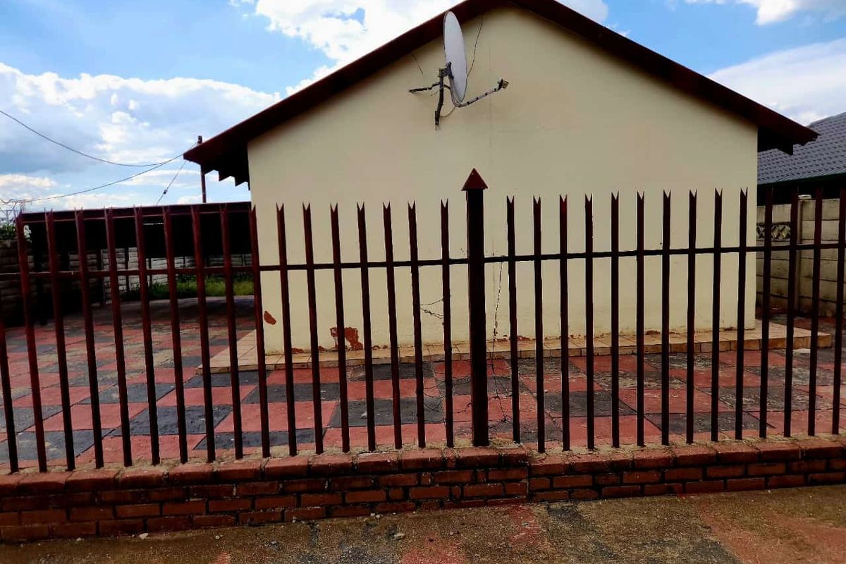 House For Sale In Rustenburg - Photo 2