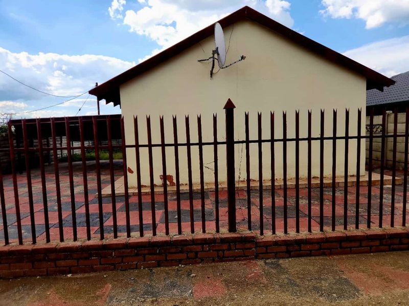 House For Sale In Rustenburg - Photo 2