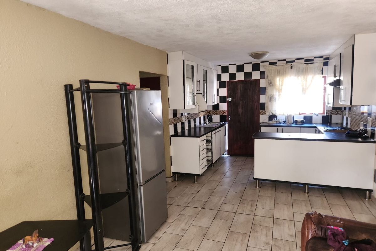 Duplex For Sale In Rustenburg - Photo 4