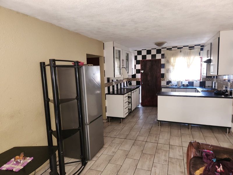 Duplex For Sale In Rustenburg - Photo 4