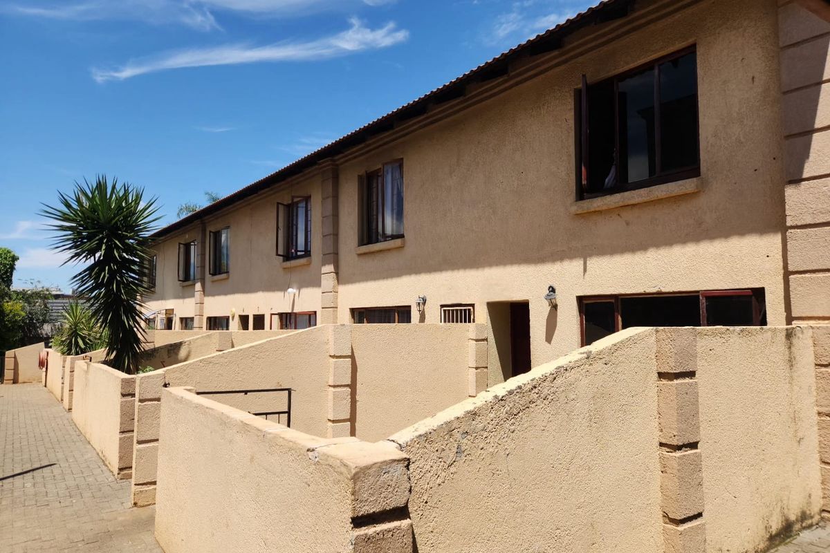 Duplex For Sale In Rustenburg - Photo 2
