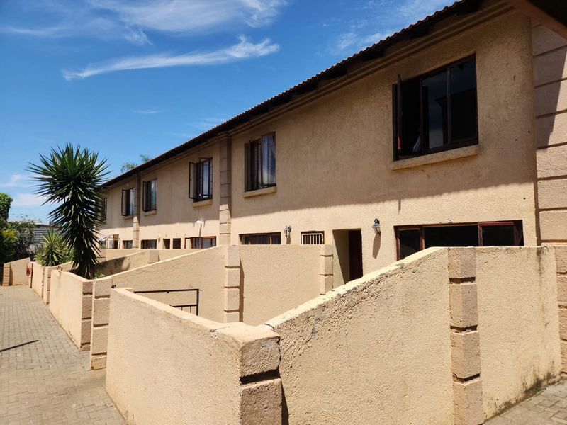 Duplex For Sale In Rustenburg - Photo 2