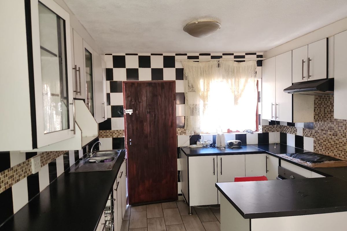 Duplex For Sale In Rustenburg - Photo 3
