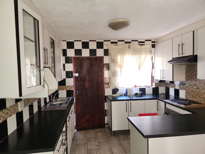 Duplex For Sale In Rustenburg - Photo 3