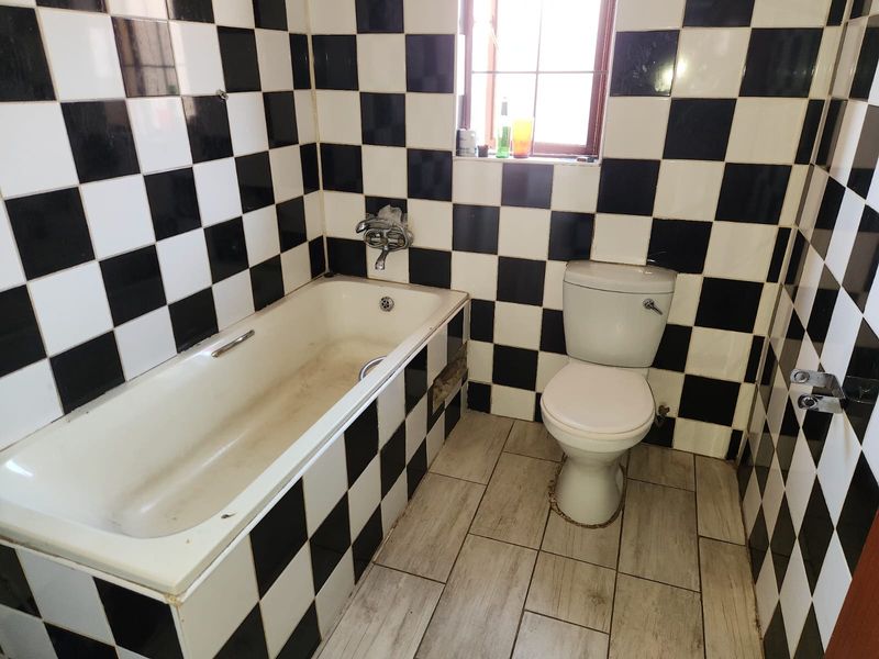 Duplex For Sale In Rustenburg - Photo 9