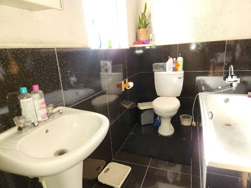 Townhouse For Sale In Rustenburg - Photo 9